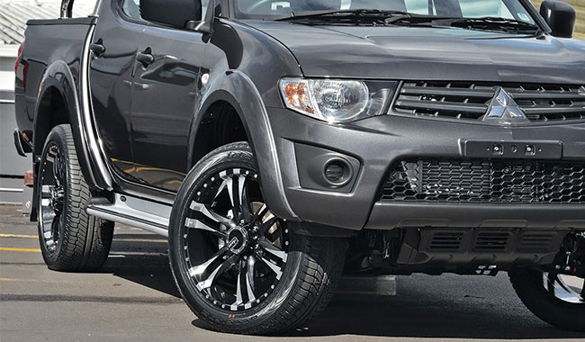 Mitsubishi Triton on Advanti Racing Onyx